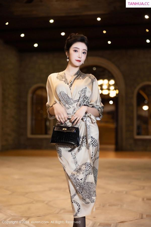 [XiuRen]高清写真图 2024.05.09 No.8510 王馨瑶yanni 黑丝美腿